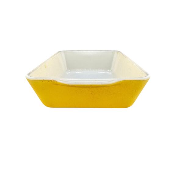 Vintage Pyrex Yellow Refrigerator Dish – 1.5 Quart, No Lid - Picture 2 of 6
